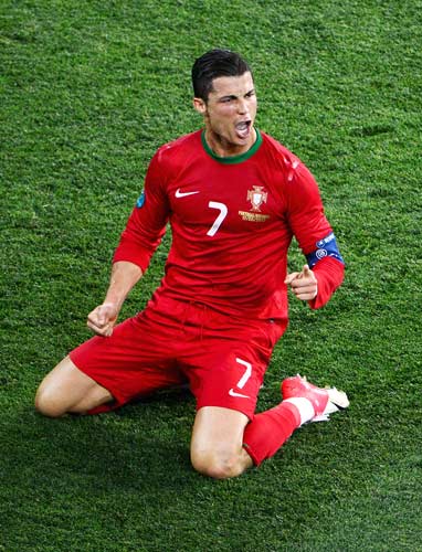 梅西以两次助攻助国际迈阿密首度称霸全美，引发海外球迷热议（梅西两次助攻助力国际迈阿密首夺全美桂冠，海外球迷热议）