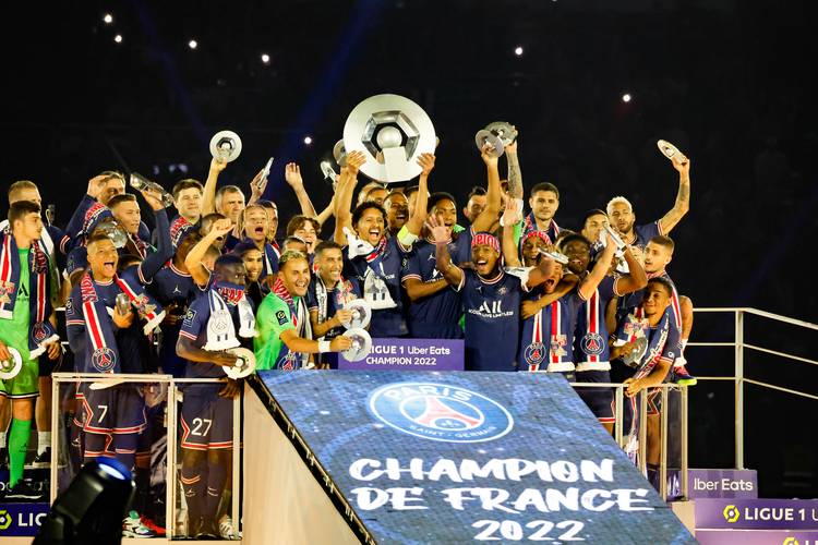 哈登三节5分小卡23中10，灰熊新秀暴走23+14+5，主场逆转快船（灰熊主场逆袭快船：新秀23+14+5爆棚，哈登三节仅5分，小卡23投10中）