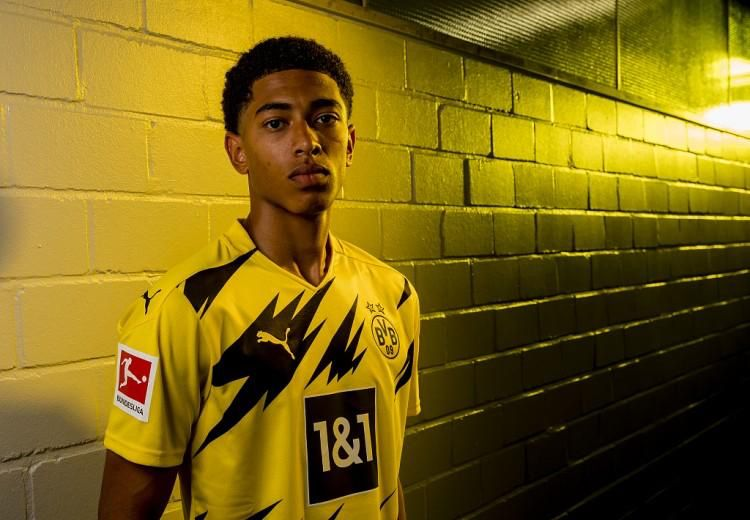 澳超半场：双方破门乏术，悉尼FC暂0-0墨尔本胜利（澳超半场：悉尼FC与墨尔本胜利互交白卷，比分暂为0-0）