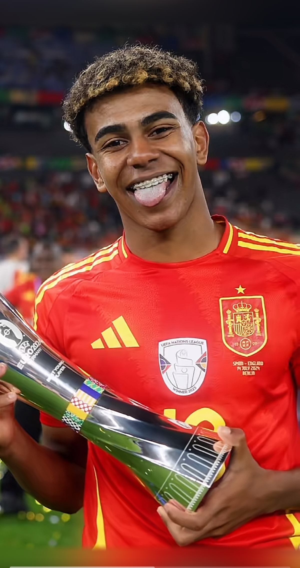 大连梭鱼湾足球场本赛季中超联赛观众总人数达874...（大连梭鱼湾球场本季中超观赛总人数已达874...）