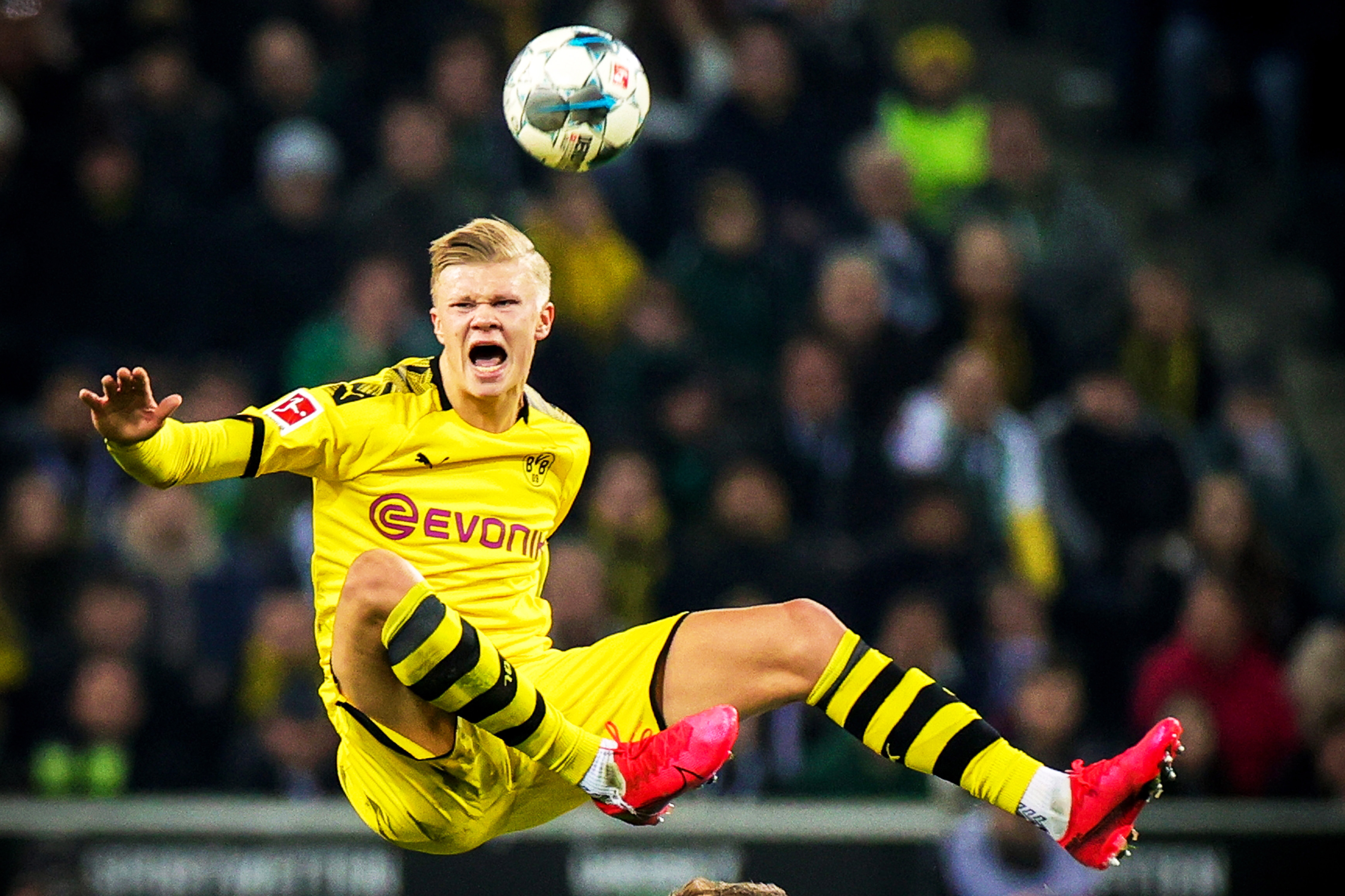 支持儿子，弗格森去看了其儿子达伦执教的彼得堡联的比赛（弗格森现身彼得堡联赛场，力挺执教的儿子达伦）