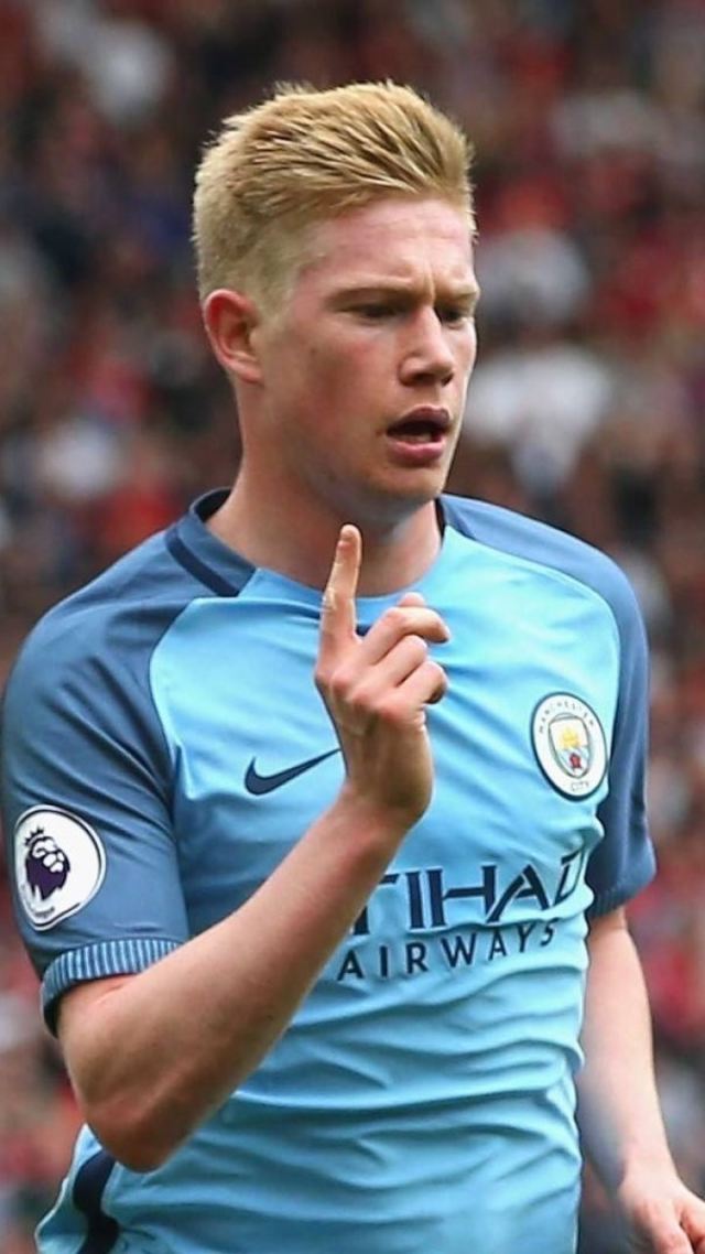 墨西哥一处世界杯训练场地状况百出：一角长满了树，边线是弯的（墨西哥一世界杯训练场问题频出：角落长树、边线不直）