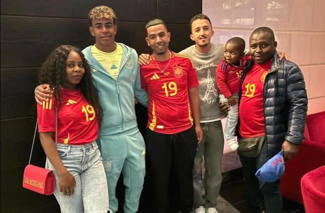 为纪念马拉多纳去世五周年，巴塞罗那阿根廷领事馆举办艺术展（阿根廷驻巴塞罗那领事馆举办艺术展纪念马拉多纳逝世五周年）