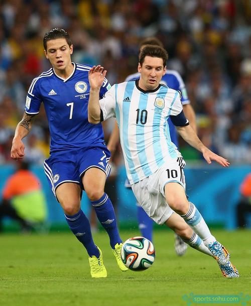 双喜临门，阿莱格里成为米兰队史第七位百胜主帅（阿莱格里达成百胜里程碑，成为米兰队史第七位百胜主帅）