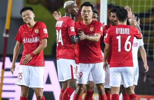 中超转会市场：广州队签下新前锋,（广州队签约锋线新援，中超转会再添焦点）