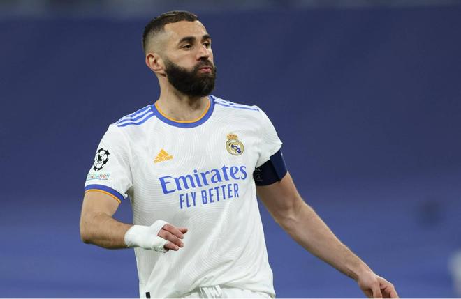 曼晚：曼联决定让莱昂先在青训梯队效力，以适应英格兰足球（曼晚：为适应英格兰足坛，曼联将安排莱昂先随青训队磨炼）