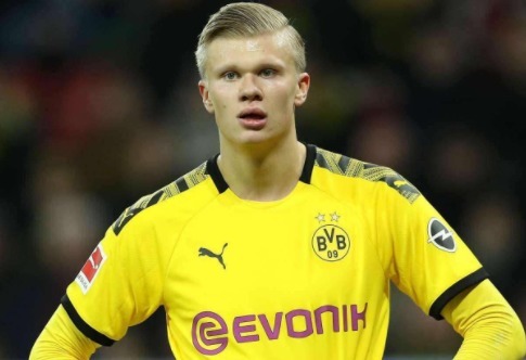 WTT总决赛：孙颖莎4-0横扫王艺迪，晋级八强（WTT总决赛：孙颖莎4-0零封王艺迪，强势挺进八强）