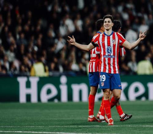 伤愈复出那一刻全场起立鼓掌（伤愈归来那一刻，全场起立致敬）